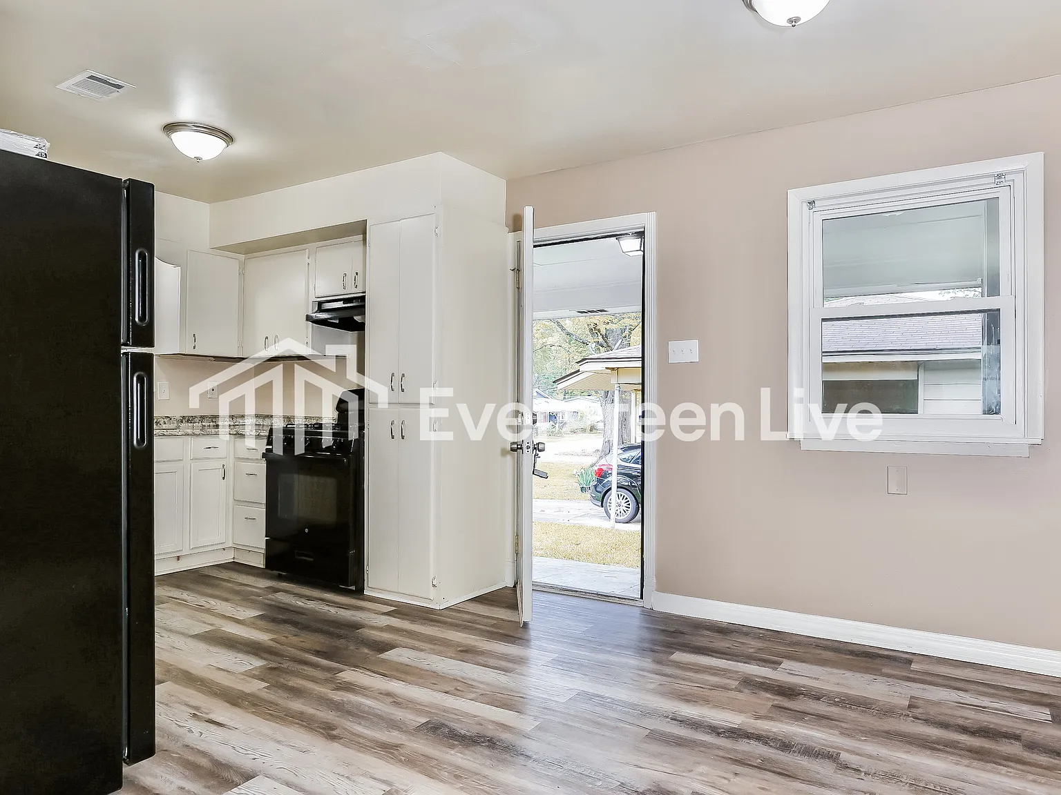3 bed, 2.0 bath, 1228 sqft, $1,145 — Photo 4