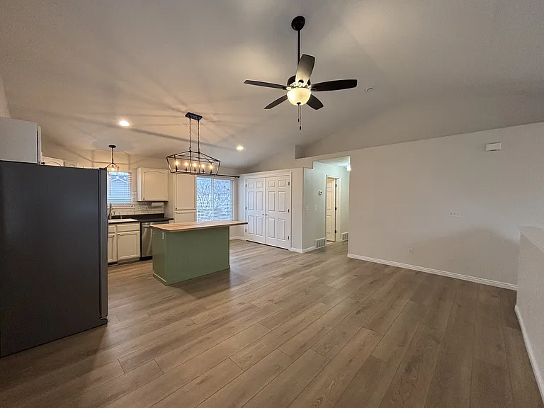 4102 E Smith Ranch Rd — Photo 5