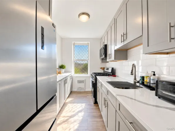300 N Broadway #4M, Yonkers, NY 10701