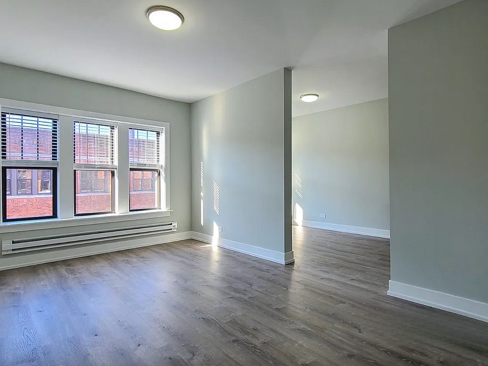 1st image of 625 W Cornelia Ave Unit 2