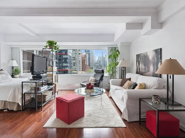 240 East 55th Street image 1 of 5