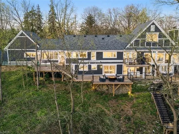 382 Trafalgar Rd, Oakville, ON L6J 3H5