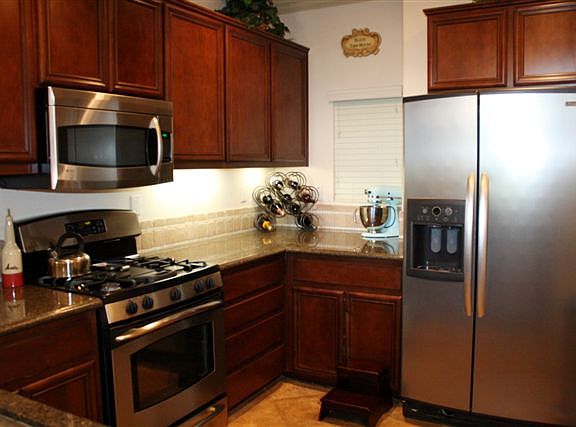 5th image of 10715 Camarillo St Unit 310