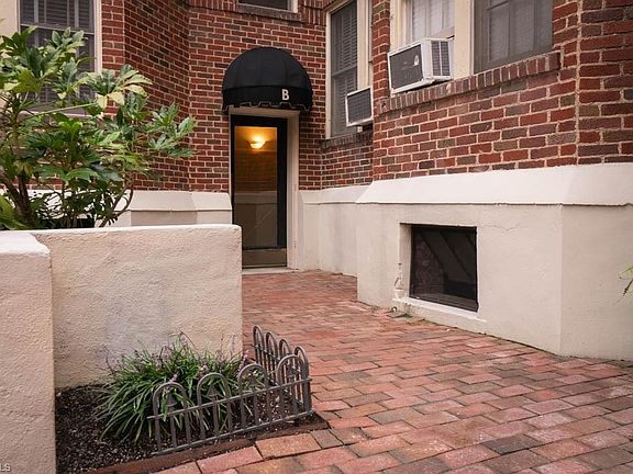 4th image of 828 N Elm St APT B6