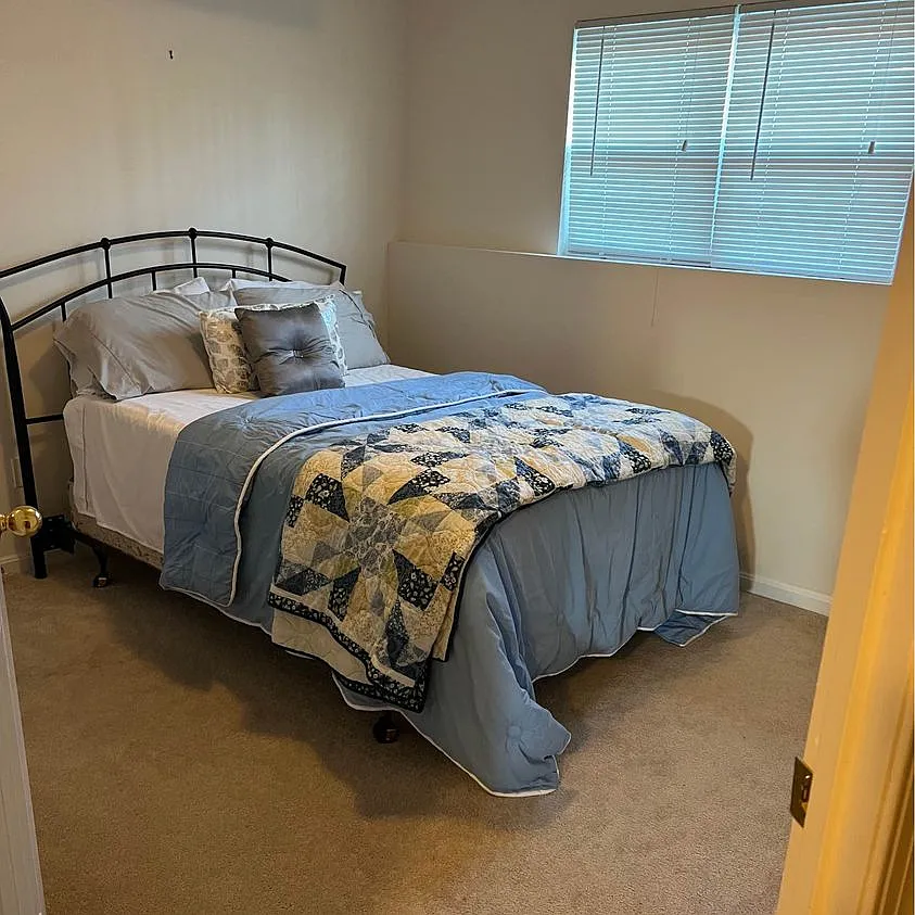 3 bed, 2533 sqft, $1,075 — Photo 1