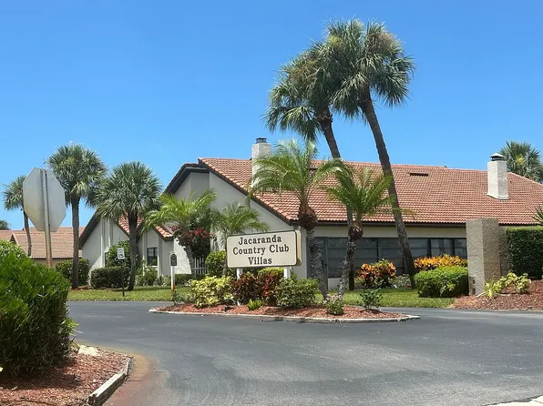 892 Country Club Cir, Venice, FL 34293
