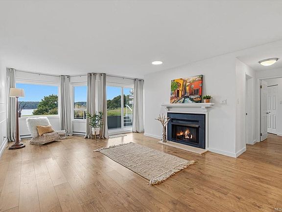 5th image of 2562 Departure Bay Rd #108