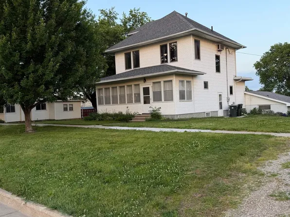 611 Broadway St, Brooklyn, IA 52211