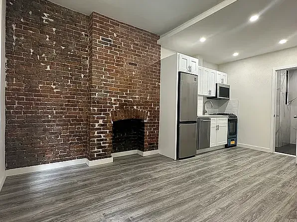 410 W 56th St APT 2C, New York, NY 10019