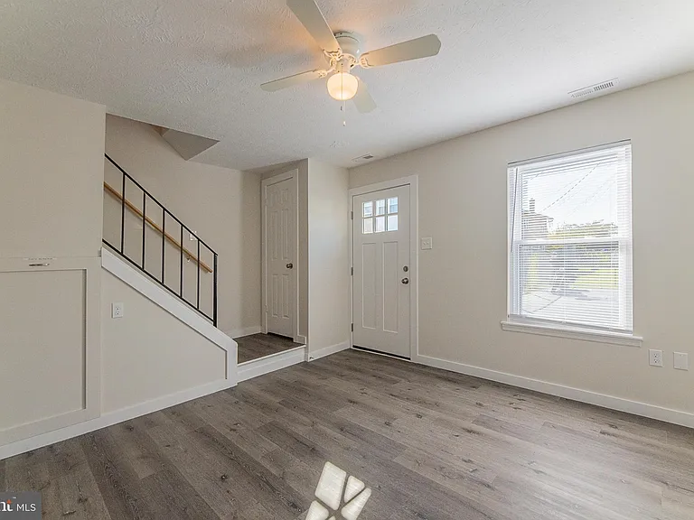 525 Gray Ave #2 — Photo 4