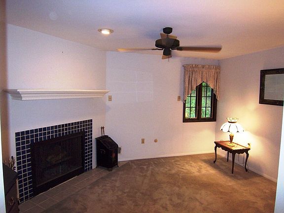 Family Room w/Fireplace