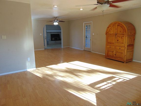 3rd image of 1014 S Platinum Ave