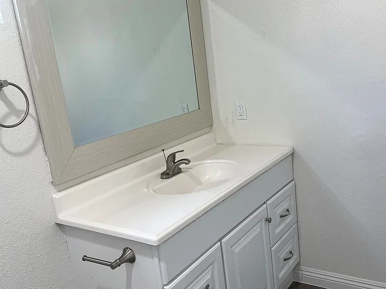 Greenbrier Apartments — Photo 20