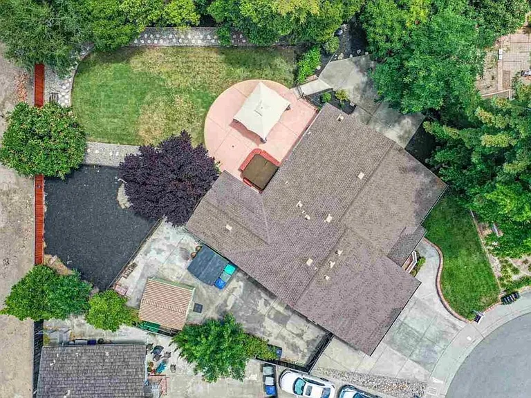 4120 Hazelhurst Ct — Photo 32
