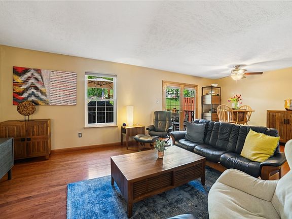 4th image of 412 Redwood Ct