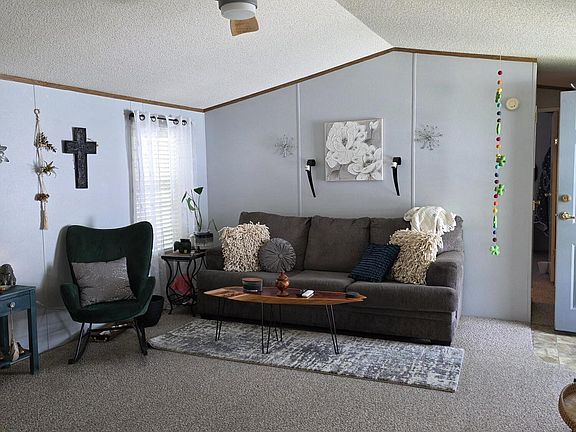 5th image of 209 Pinewood Cir