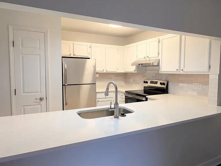 3220 Selwyn Farms Ln #8 — Photo 5
