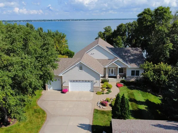 521 E Summit St, Battle Lake, MN 56515