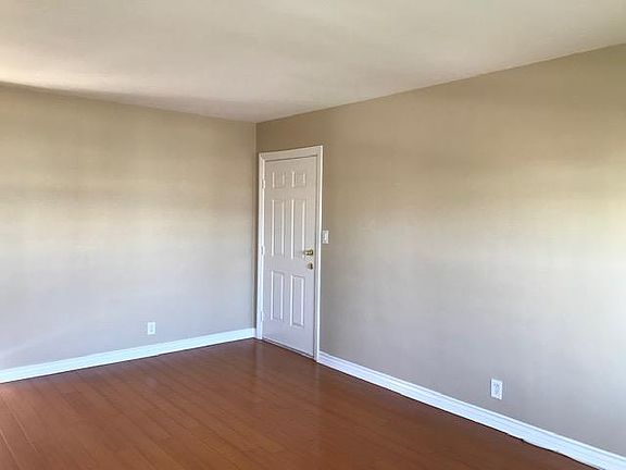 4th image of 6800 Radford Ave #6808