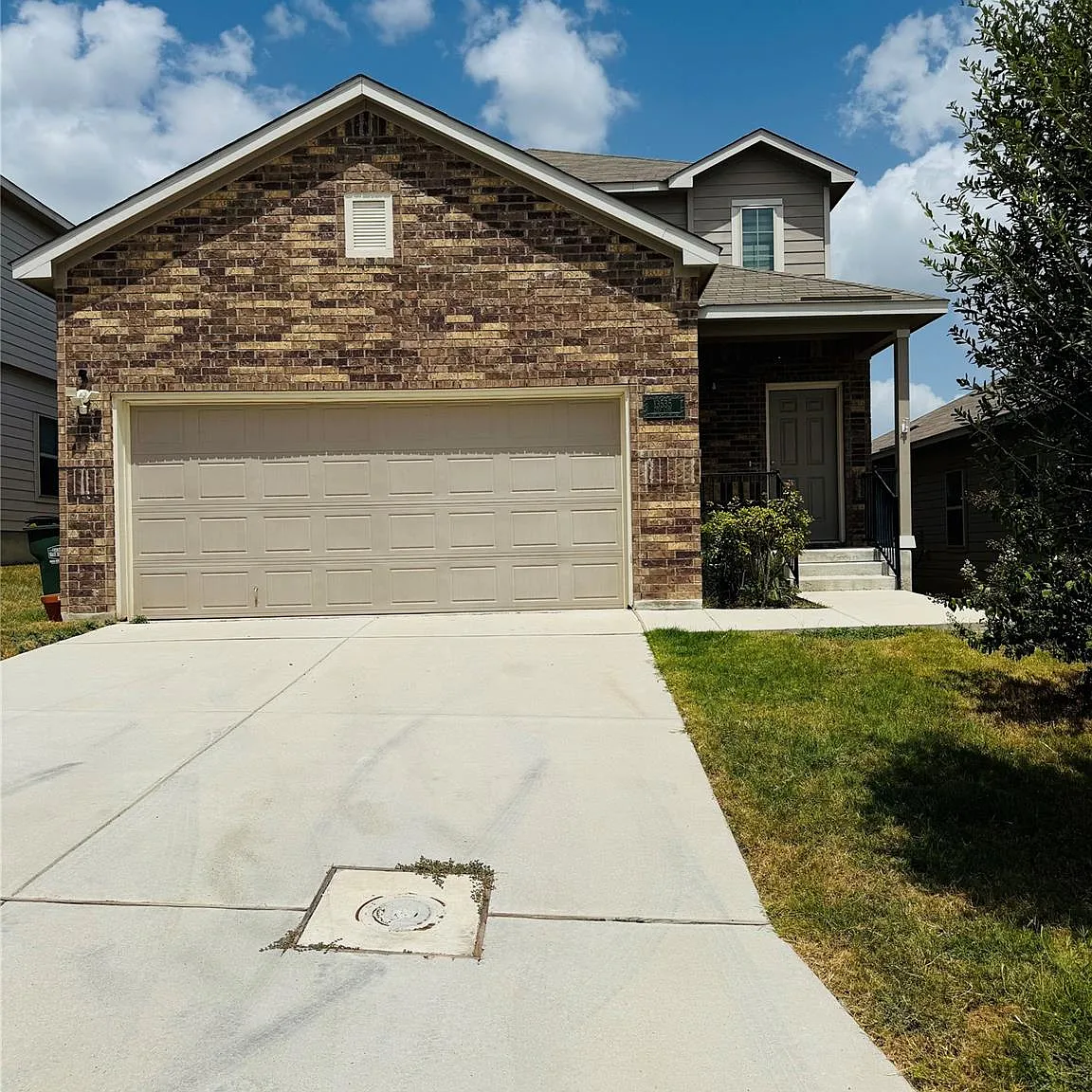 5 bed, 3.5 bath, 2626 sqft, $2,600 — Photo 2