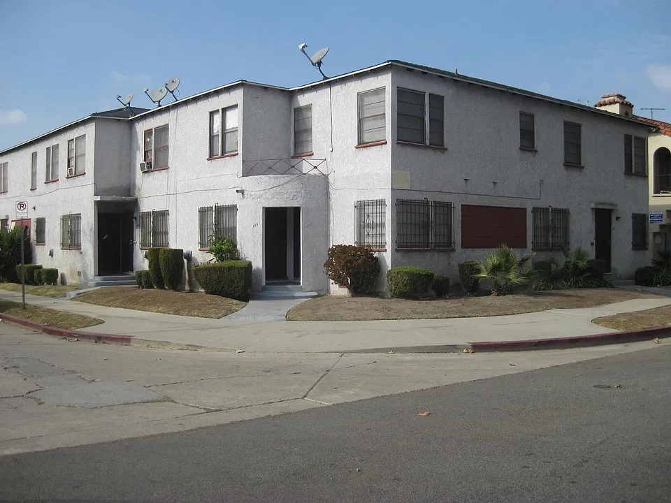 4333 8th Ave