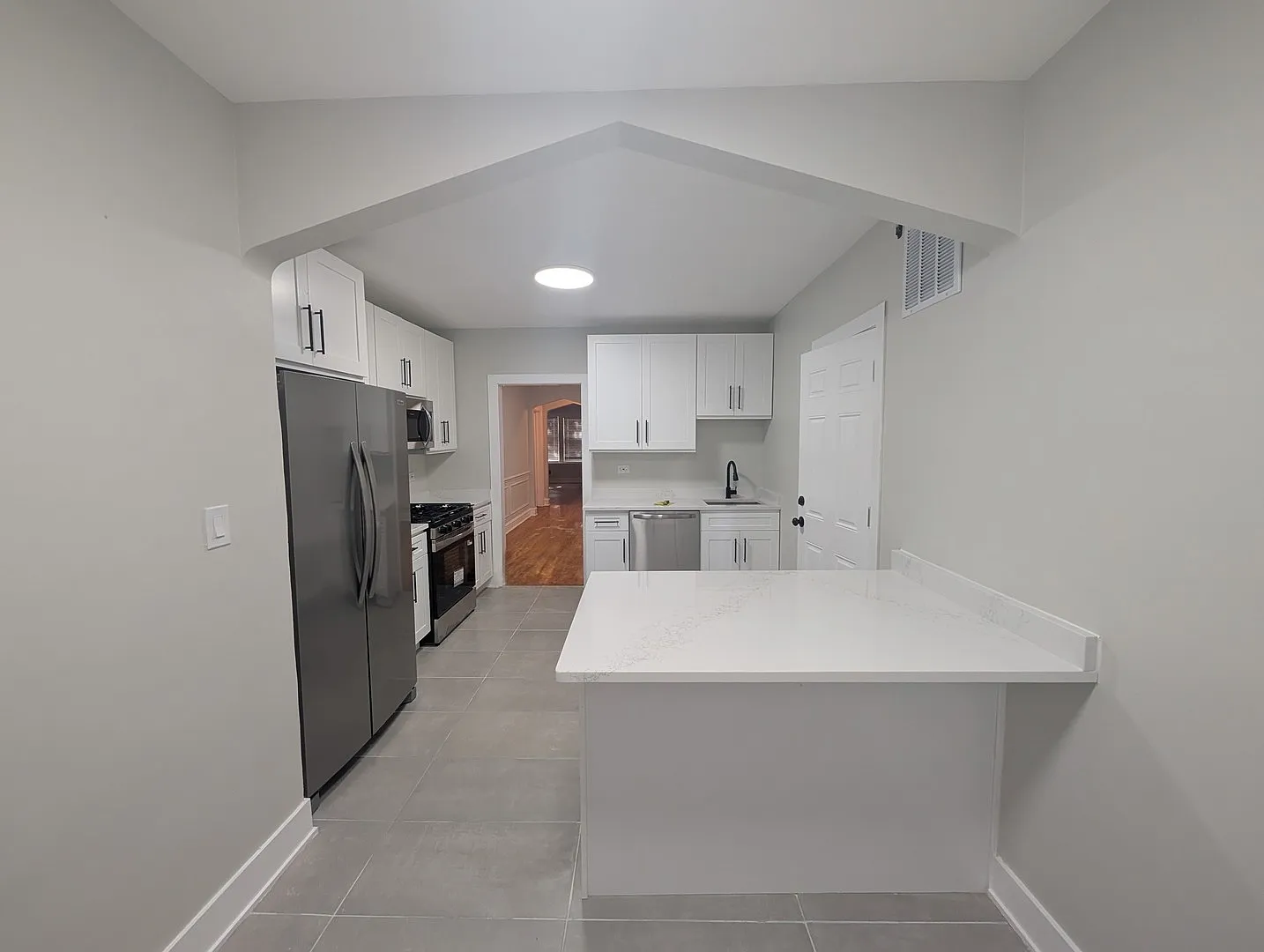 3 bed, 1400 sqft, $2,391 — Photo 4