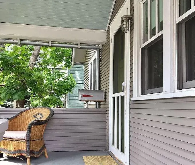 1012 Lincoln Ave — Photo 2