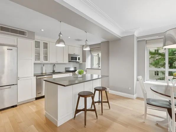 200 East 66th Street A402 image 2 of 4