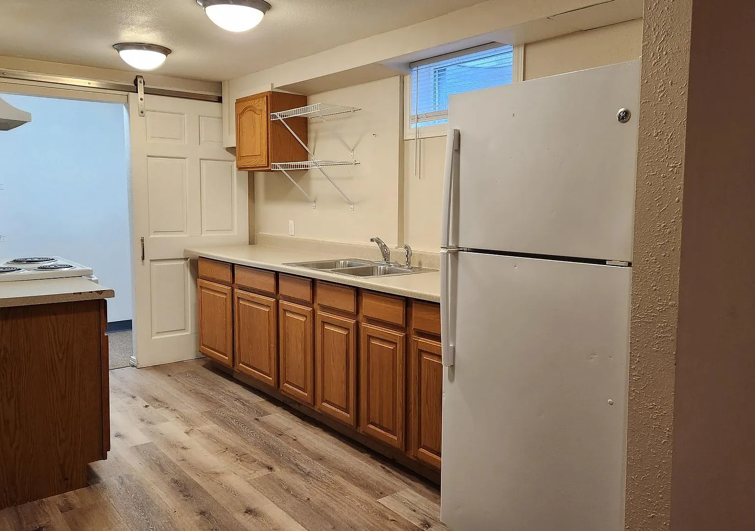 Three Bedroom with ALL Utilities Included — Photo 3