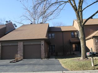 153 Shadowbend Dr, Wheeling, IL 60090