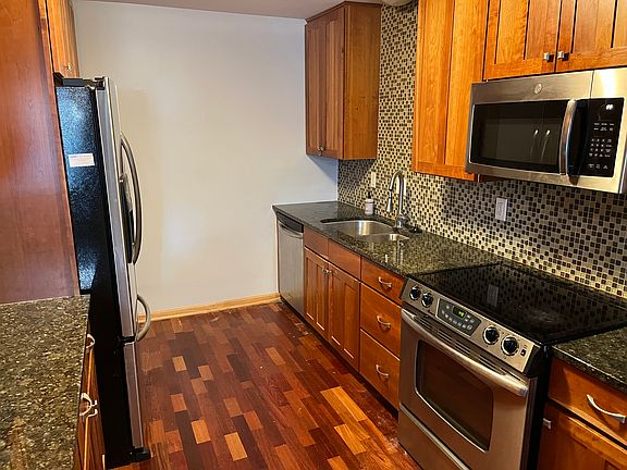 Large kitchen with all-stainless high-end appliances, extensive storage and counter space