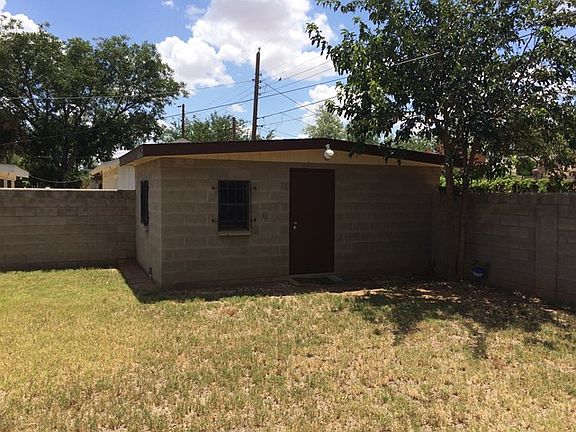 3rd image of 3715 Oakridge Dr