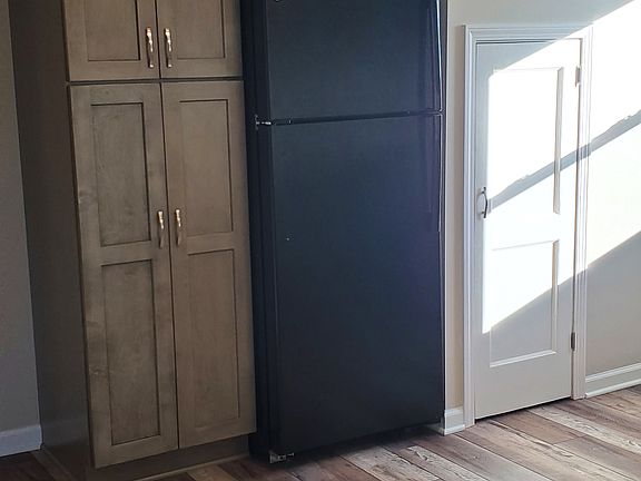 4th image of 194 Aurora St Floor 2