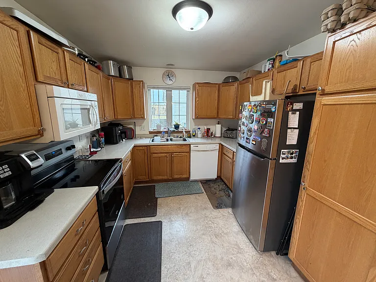 Full size kitchen