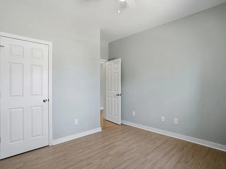 1040 Beaufort Rd — Photo 18
