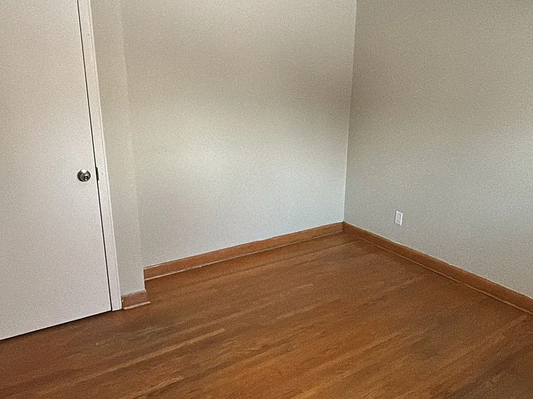 26 Glengarry Rd #UPPER — Photo 5
