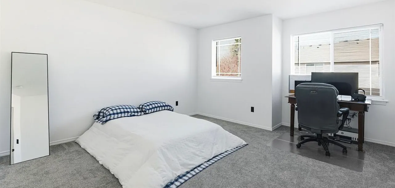 6 bed, 3142 sqft, $1,000 — Photo 1