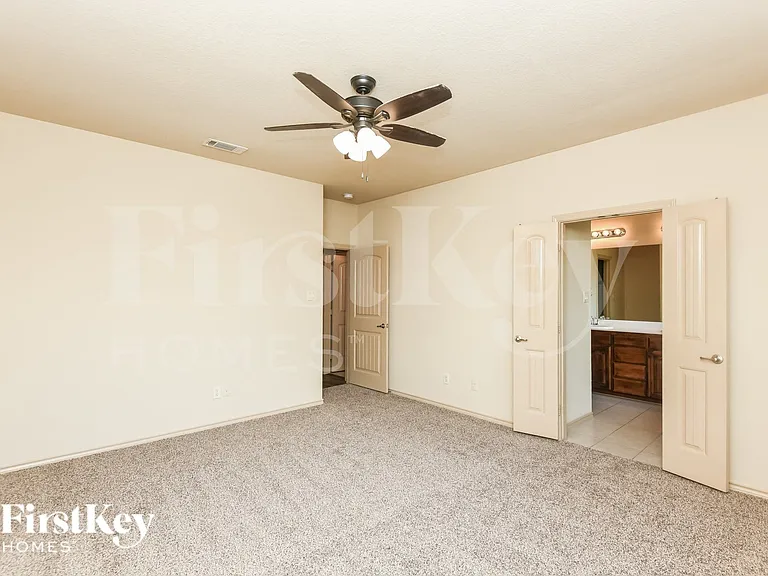 1013 Jodie Dr — Photo 8