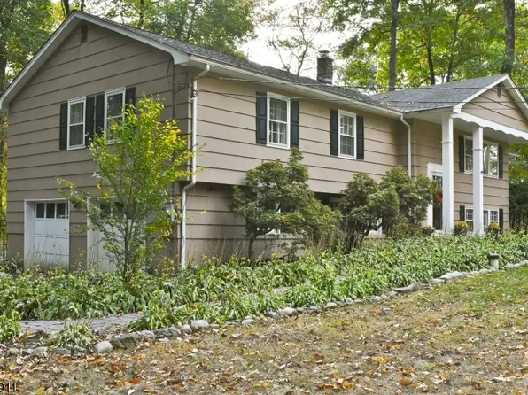 42 Melrose Dr, Chester Twp., NJ 07930