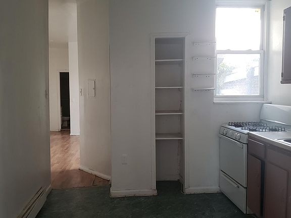 Eat-In Kitchen
