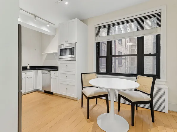 235 East 22nd Street image 4 of 14