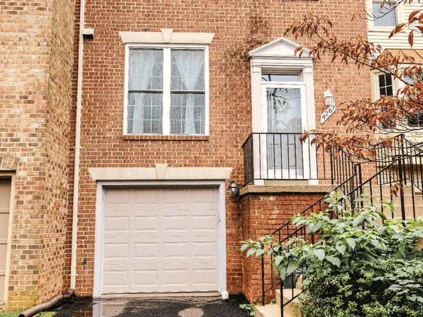 4267 Fox Lake Dr, Fairfax, VA 22033
