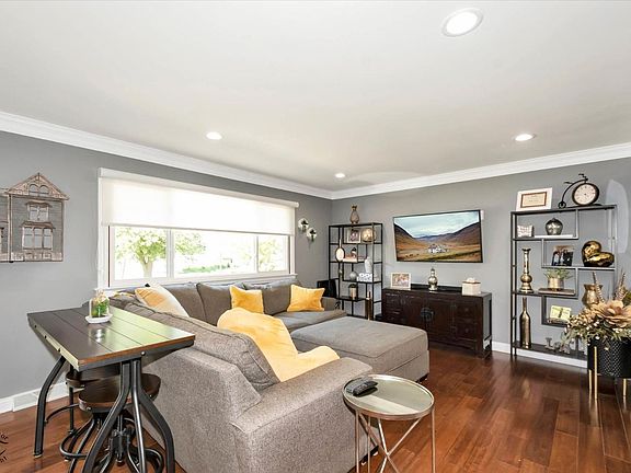 3rd image of 125 Las Olas Dr