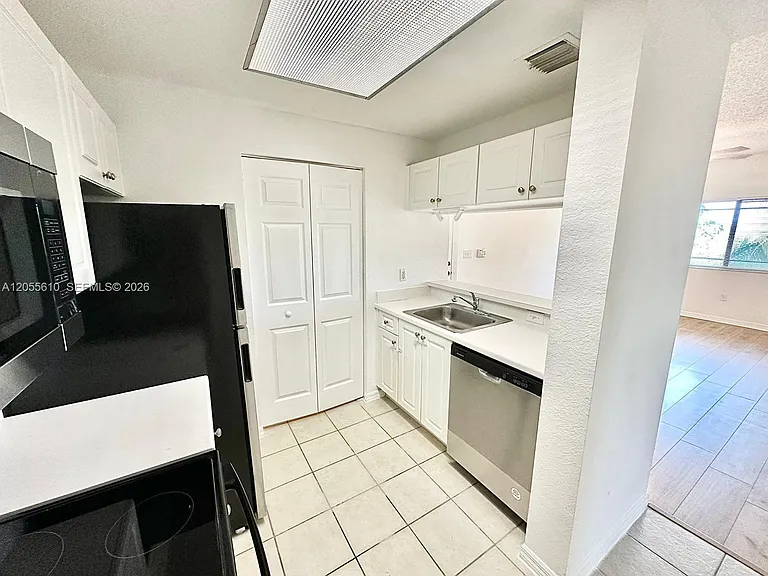 2807 Veronia Dr #301 — Photo 6