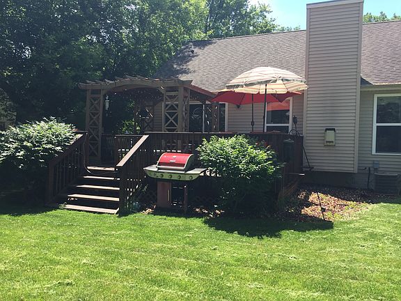3rd image of 33984 Rhonswood Dr