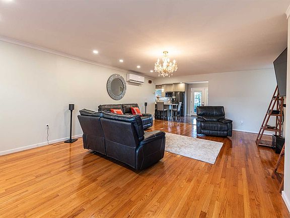 3rd image of 2088 Central Dr N