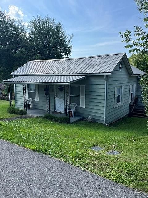 1st image of 307 B St SE