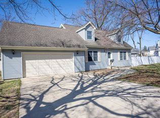 37 N Hickory St, Manteno, IL 60950