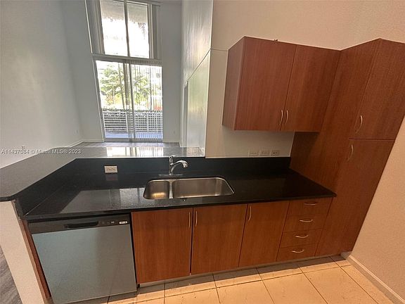 3rd image of 2775 NE 187th St APT 123