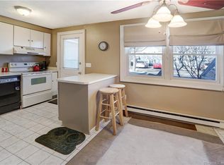 211 E Main St APT 34, Branford, CT 06405